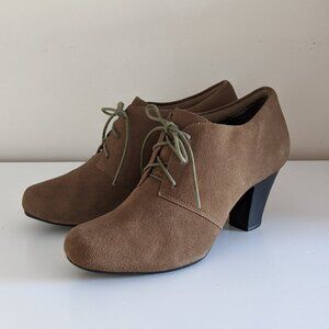 Clarks Bendable Lace-Up Boots